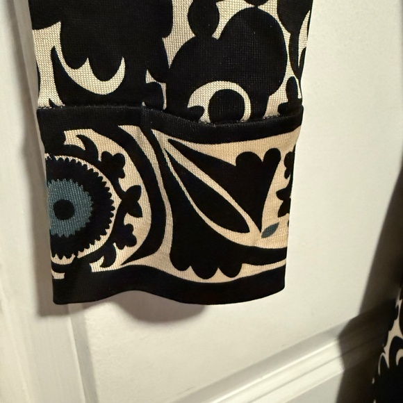 Vintage Diane Von Furstenberg 100% Silk Black Print Wrap Dress Size 4 - Picture 4 of 10